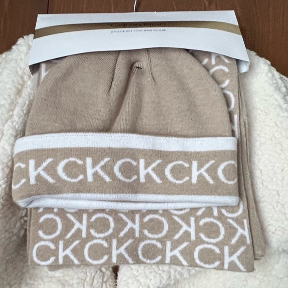 Calvin Klein Hat and Scarf Set NWT Khaki and Cream Ret $88 - Picture 1 of 3